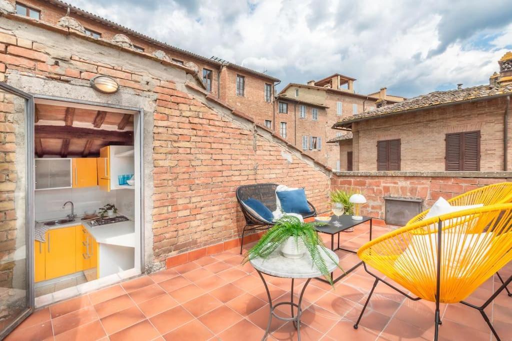 Mimosa- Loft Elegante Con Terrazza Nel Centro Di Siena Apartment Exterior photo